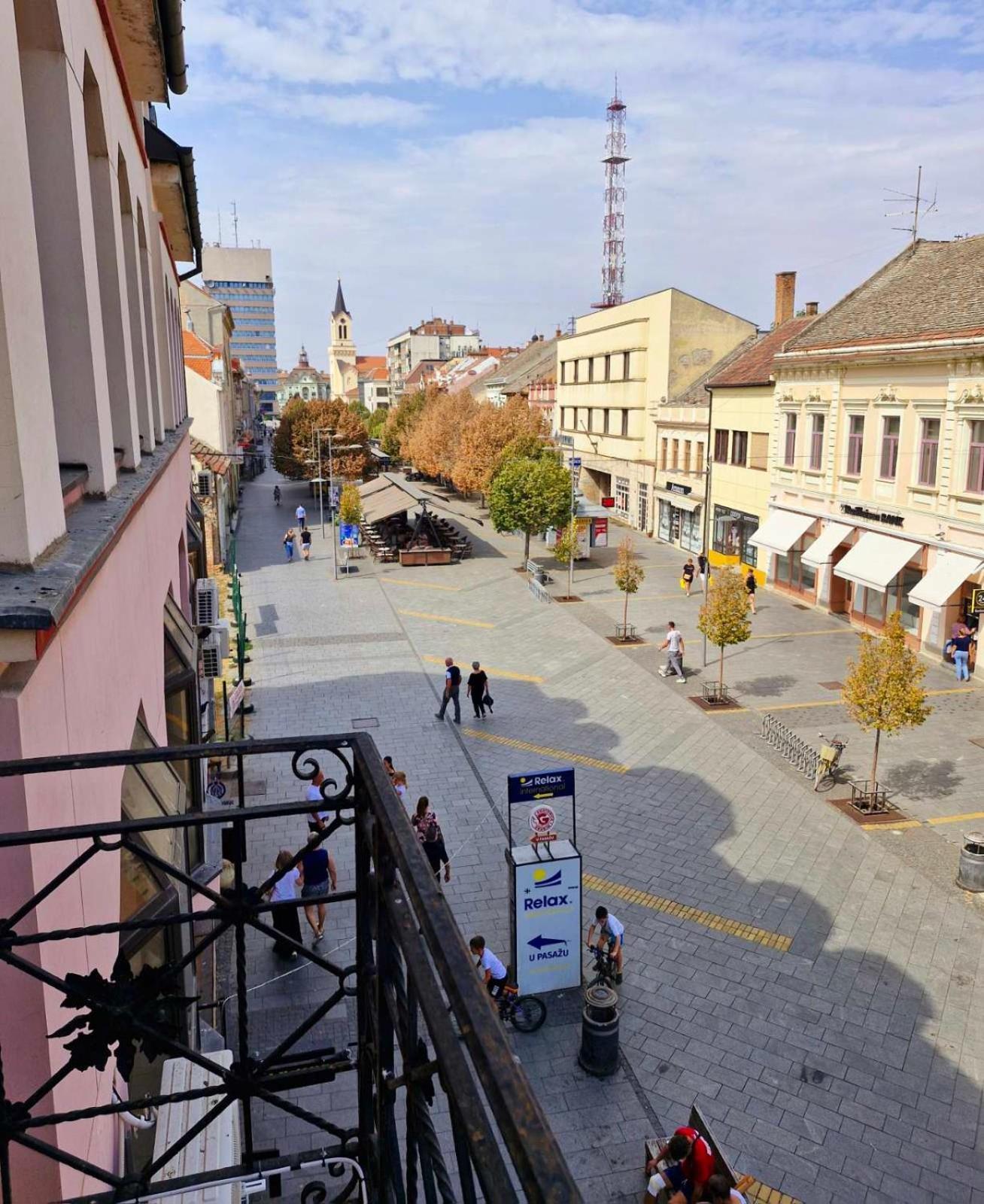 Centar Lux 2 Albergue Zrenjanin Exterior foto